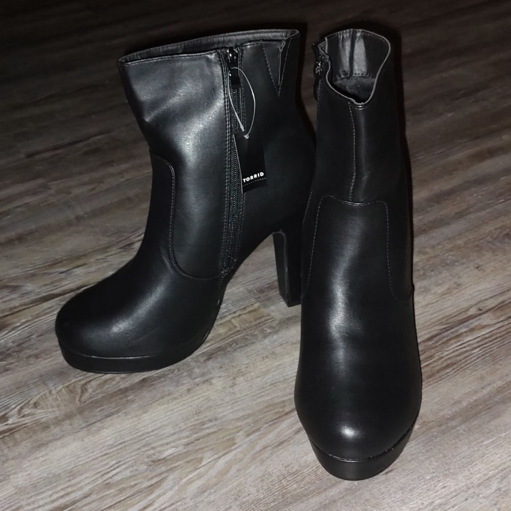 Torrid black platform heeled boots  Sz 10.5 WW  NWT